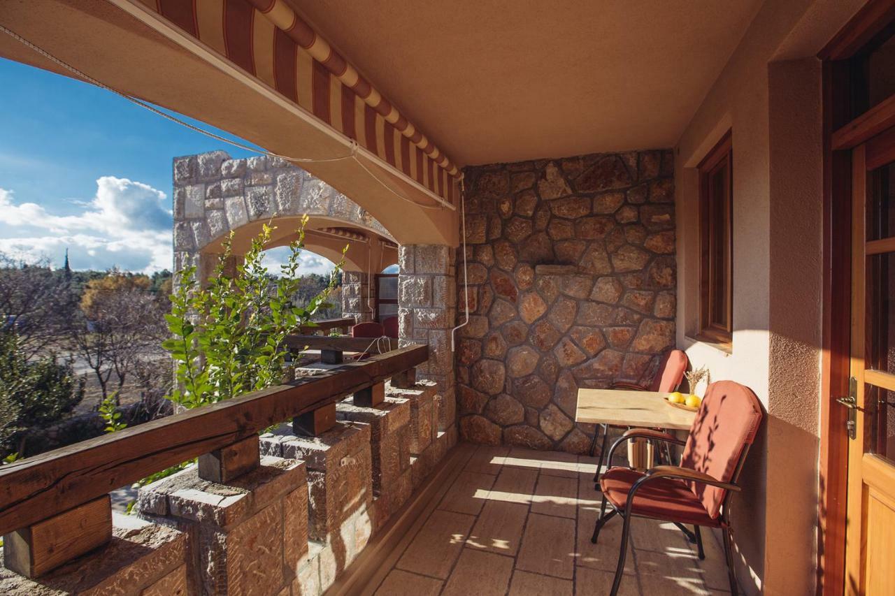 Apartmani I Sobe Dinko Стариград-Паклениця Екстер'єр фото
