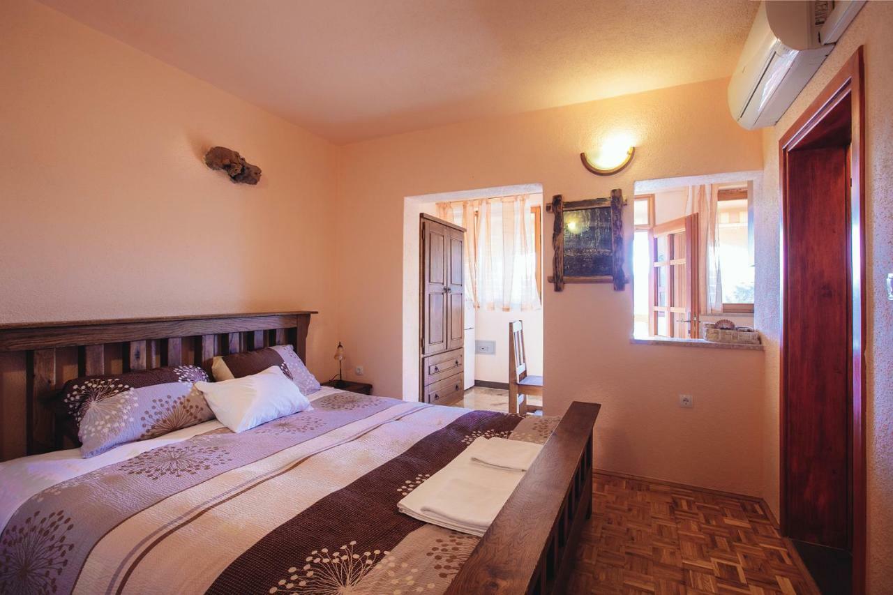 Apartmani I Sobe Dinko Стариград-Паклениця Екстер'єр фото